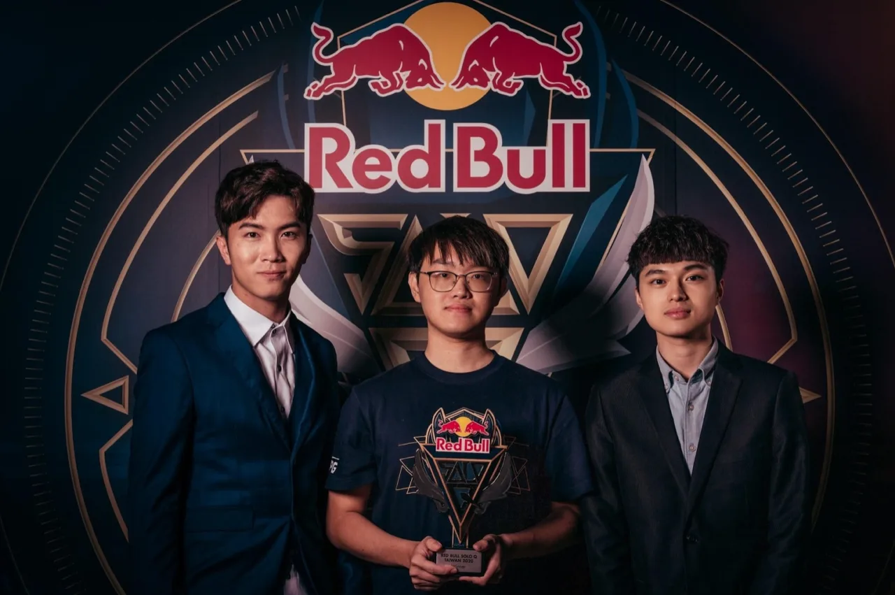 RedBull SOLO Q 電競比賽 – 客製化獎盃