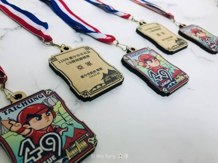 原來獎牌不只有「金a」!客製化獎牌製作材質大解析 - 2026 文洋獎盃 木製客製化獎牌