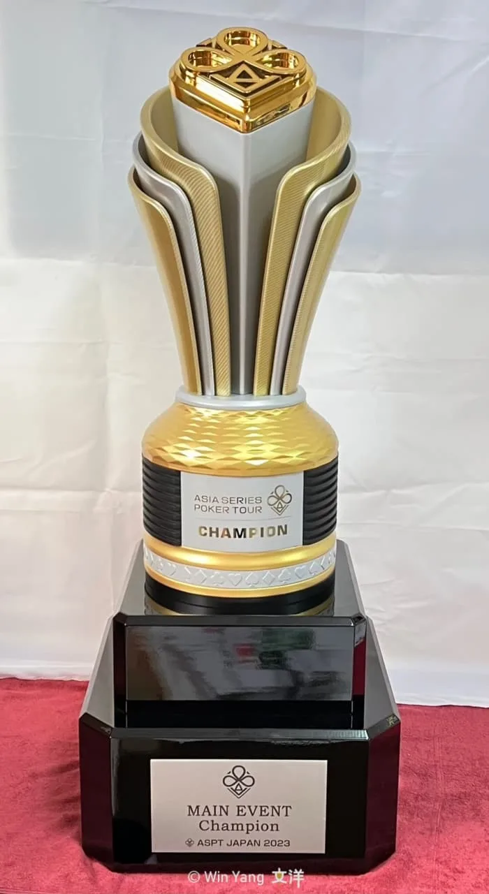 8歲小朋友身高的120公分3D列印獎盃!超精緻的亞洲區撲克賽事客製化獎盃 - 2026 文洋獎盃 3D列印獎盃設計
