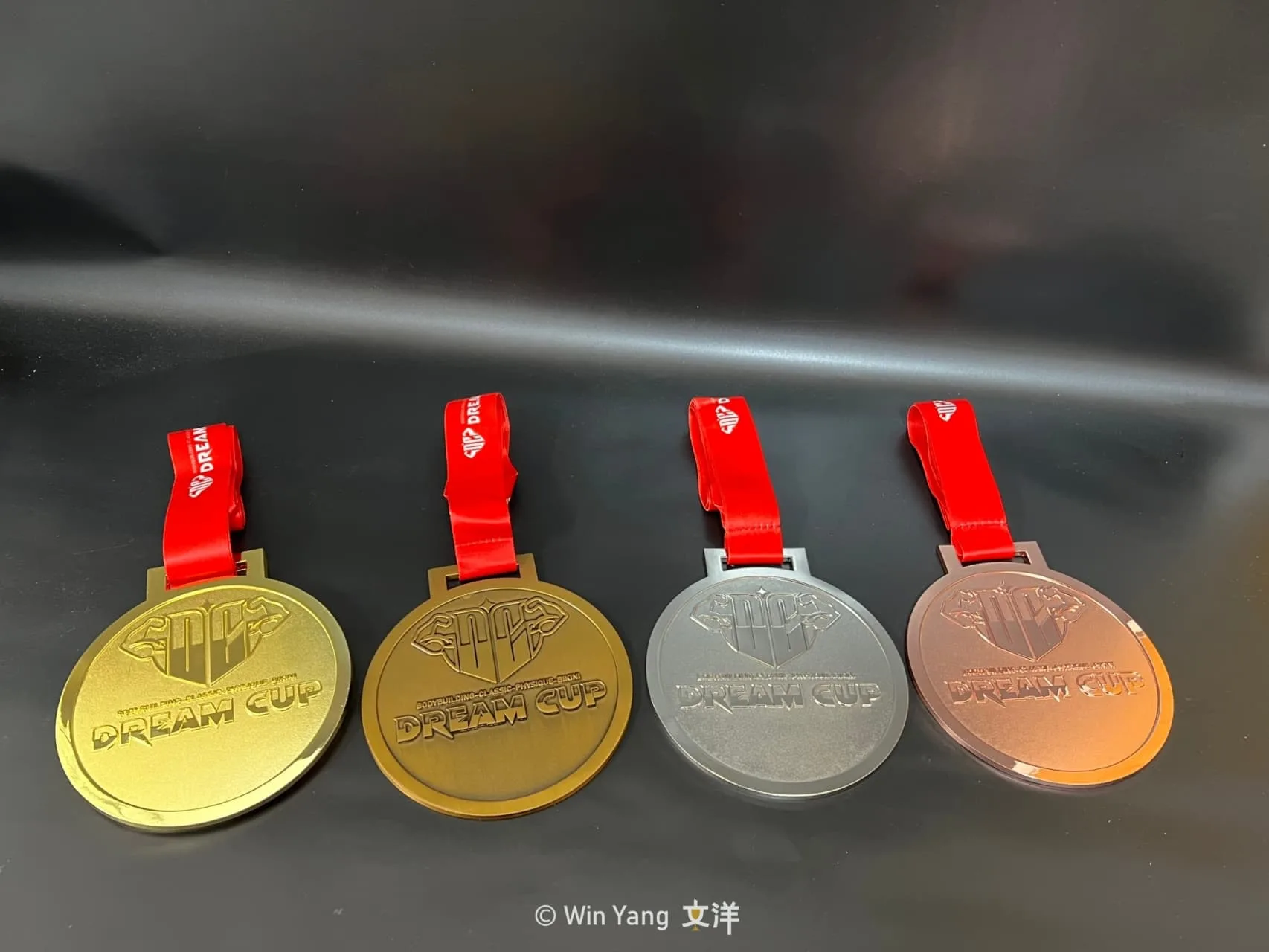 展現健美肌肉線條的力與美!2023夢想盃客製化獎牌設計案例 - 2026 文洋獎盃 2023夢想盃客製化雷雕獎牌設計