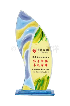 晶采獎座 - 2026 文洋獎盃 流水花紋彩透玻璃獎座