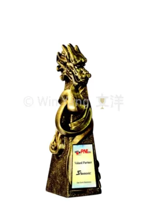 領導群倫